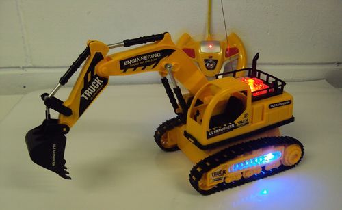 Escavadeira de controle remoto